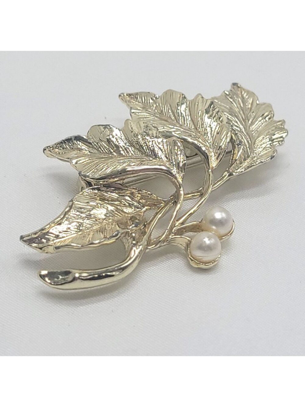 Vtg.Gold-Tone Leaf Brooch With Faux Pearls 1950s Design Elegant Jewelry Accessor